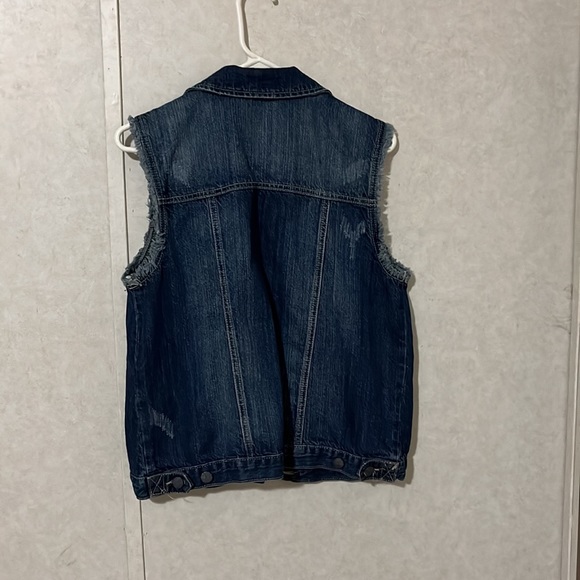 Vest - Picture 3 of 3